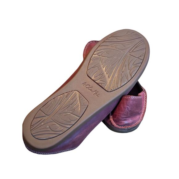 Olukai Nohea Nubuck moccasin embossed artwork W9 - Picture 7 of 9